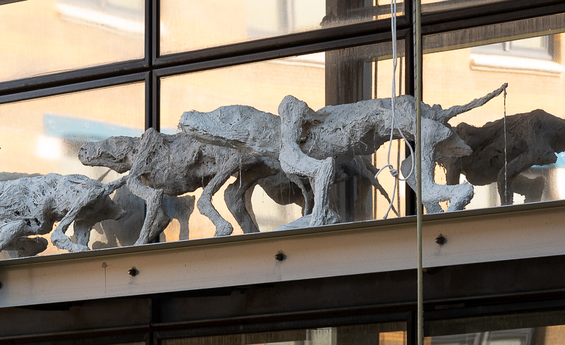 T.L��o - sculptures sur fa?ade sud de la B.U. ?David VERNIER - Universit�� Jean Moulin Lyon 3